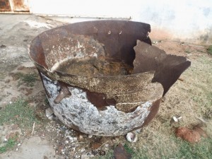 Marmite dans laquelle les portugais cuisinaient pour les esclaves, en attendant leur d&eacute;part